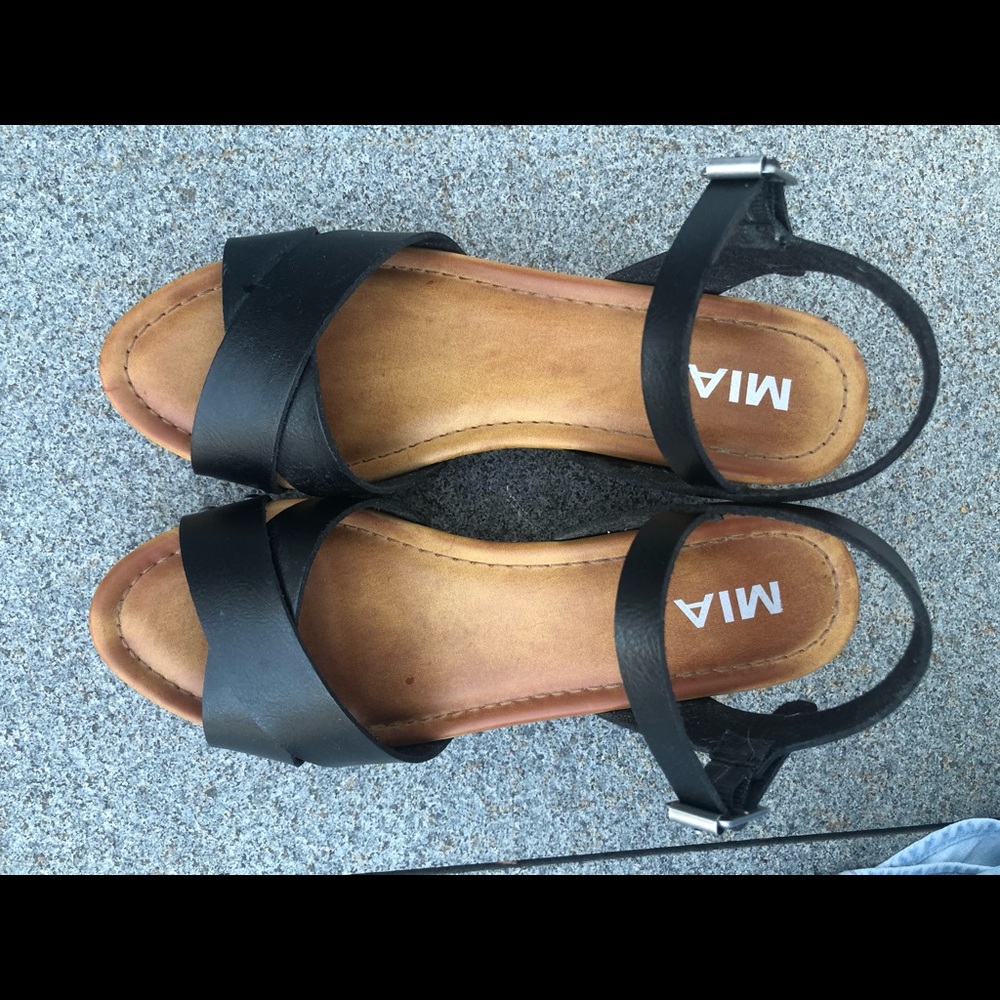 Mia wedges size 7